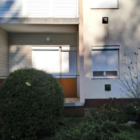 Fuesti Fecske Apartman Hajdúszoboszló المظهر الخارجي الصورة