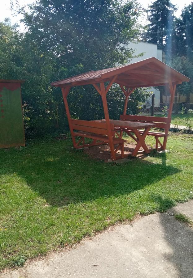 Fuesti Fecske Apartman Hajdúszoboszló المظهر الخارجي الصورة